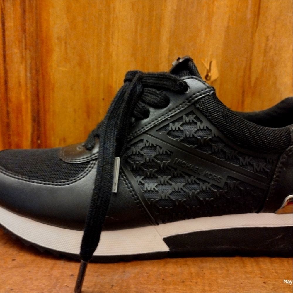 Michael kors size 7 brand new